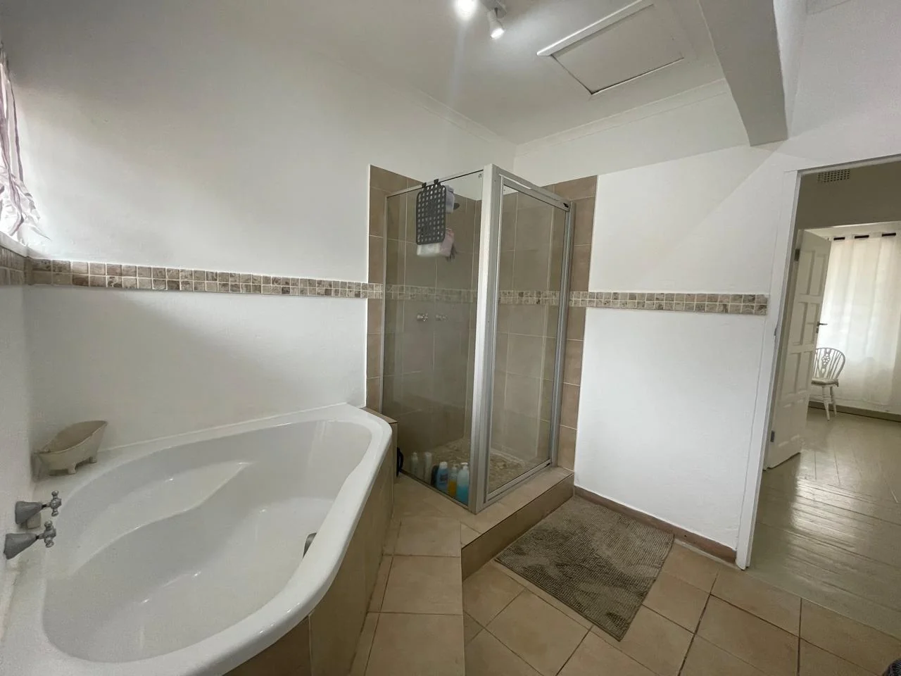 3 Bedroom house with pool and cottage in Umbilo