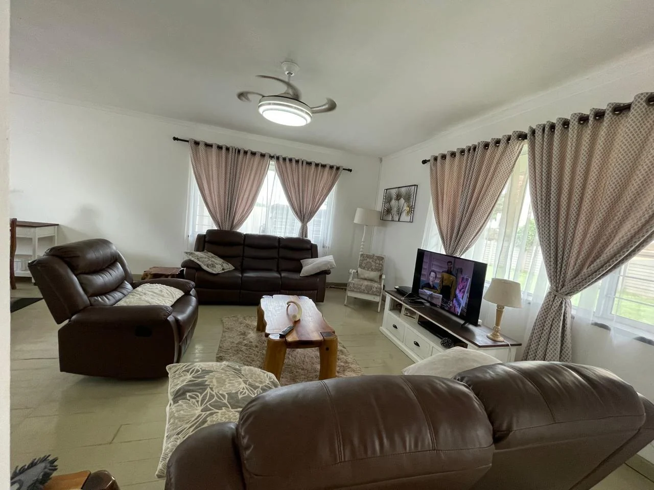 3 Bedroom house with pool and cottage in Umbilo