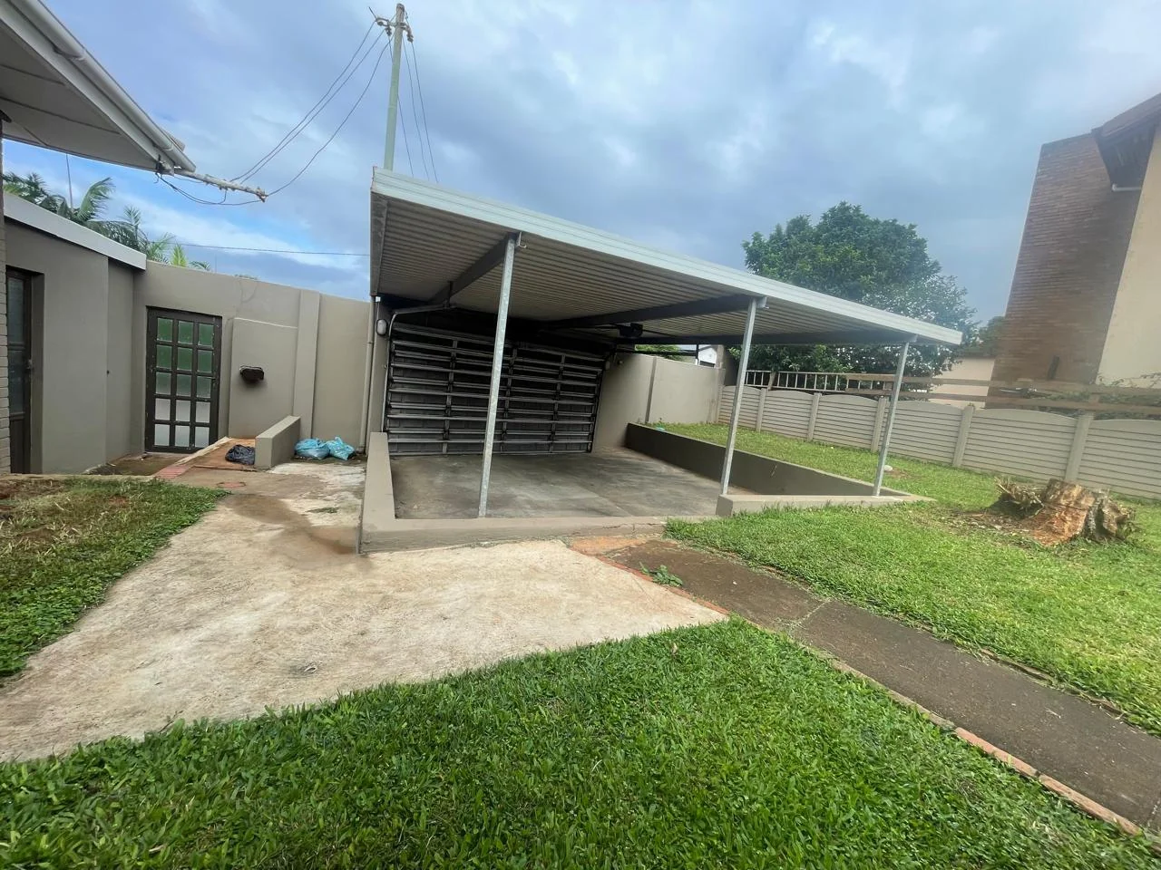 3 Bedroom house with pool and cottage in Umbilo