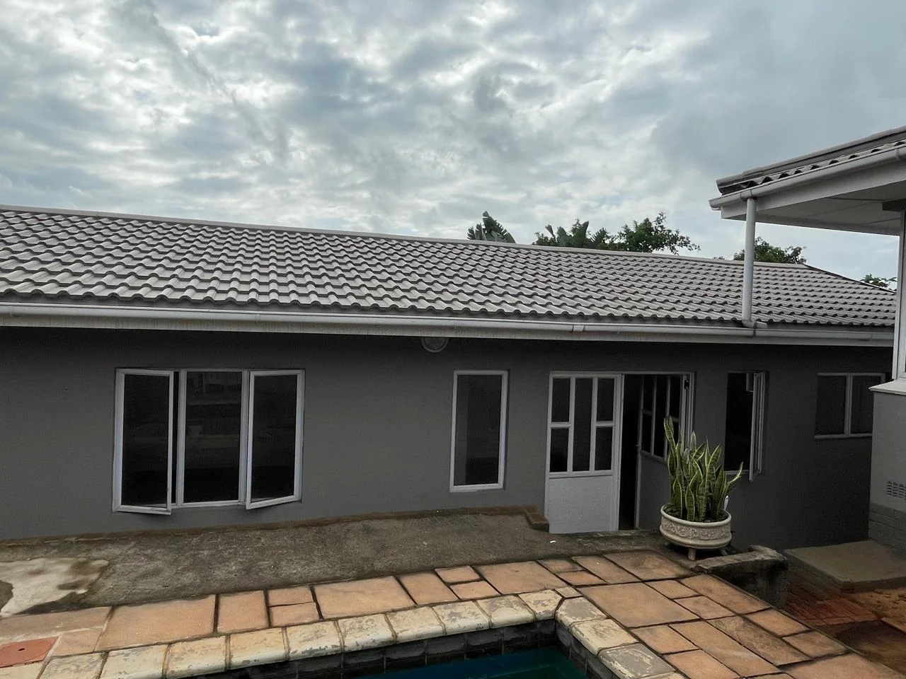 3 Bedroom house with pool and cottage in Umbilo