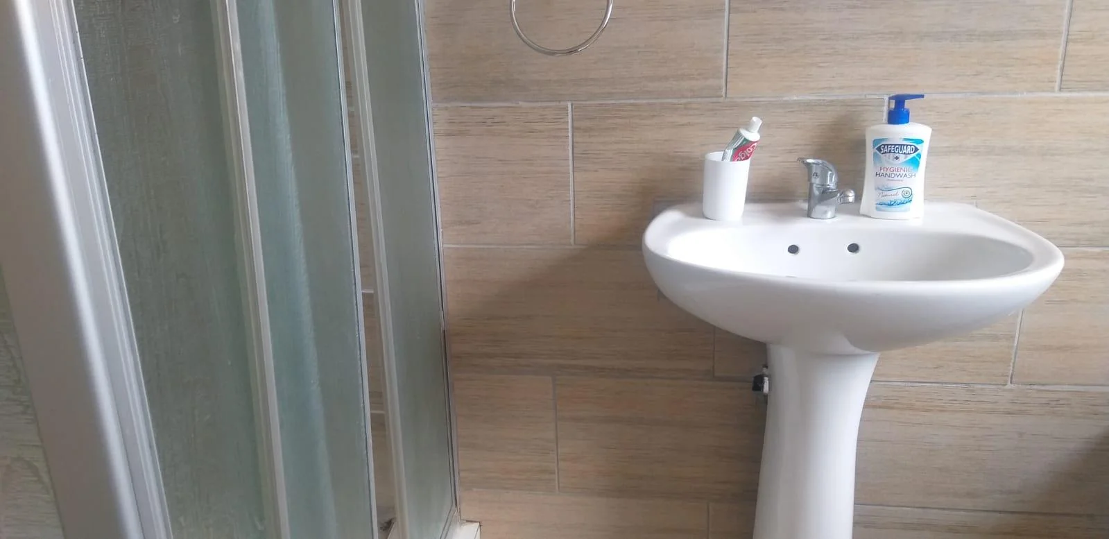 Spacious Two bedroom Apartment, Lock Up Garage