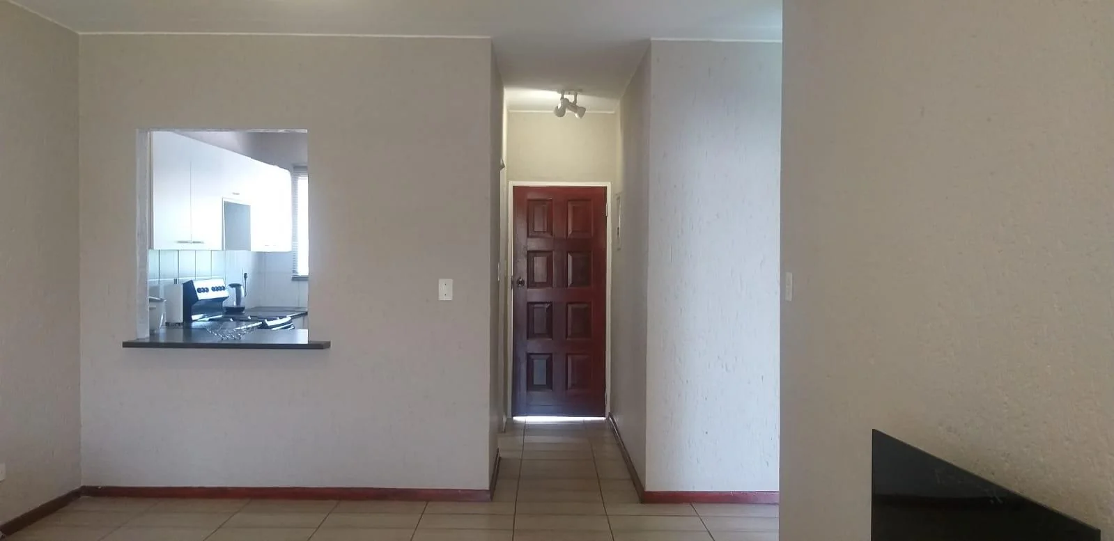 Spacious Two bedroom Apartment, Lock Up Garage