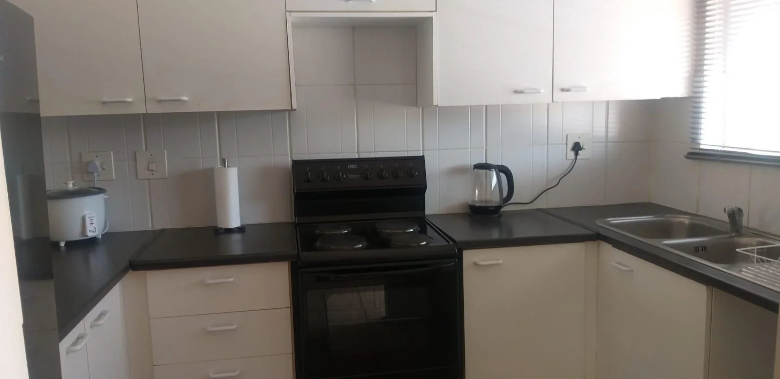 Spacious Two bedroom Apartment, Lock Up Garage