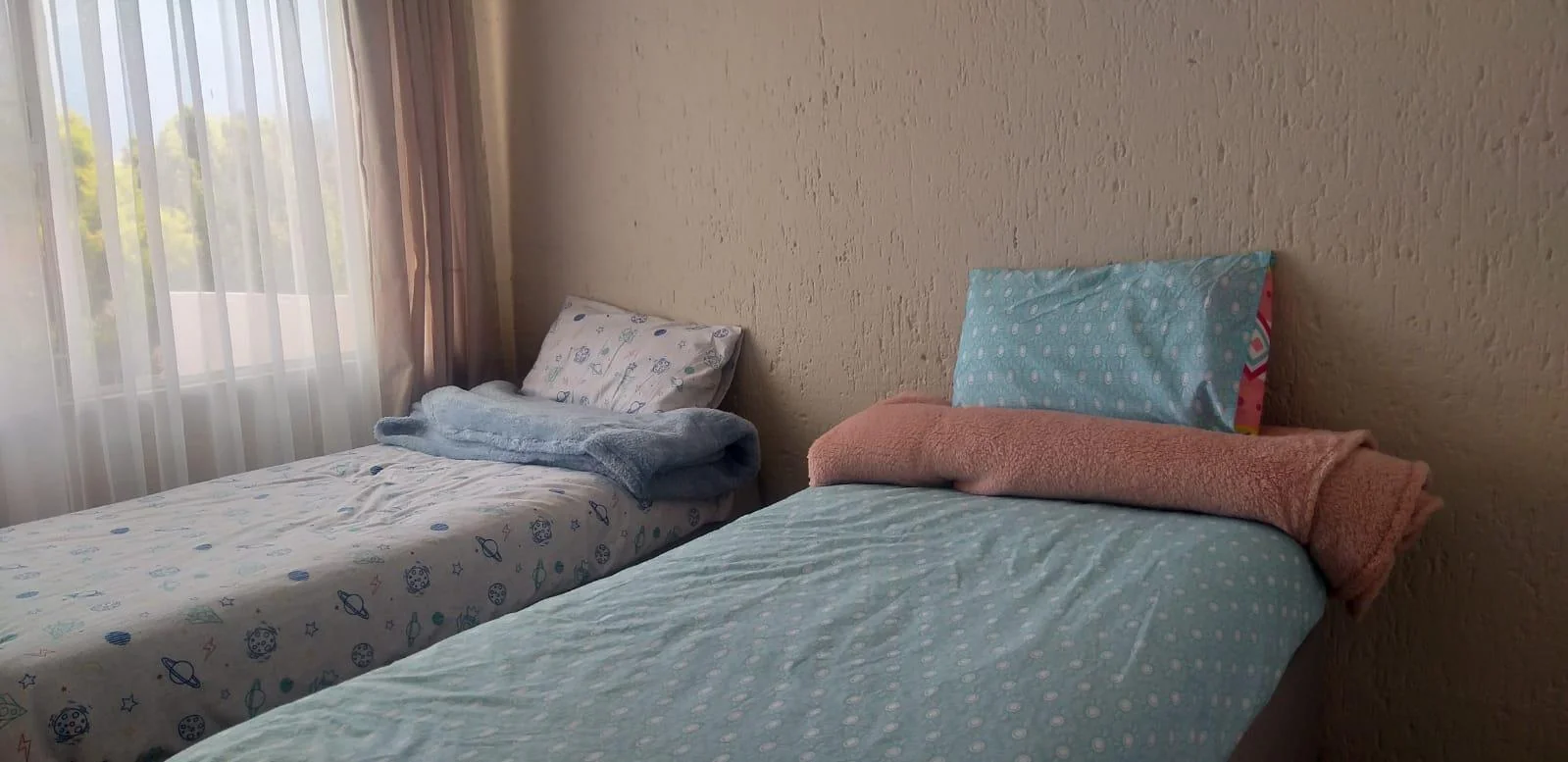 Spacious Two bedroom Apartment, Lock Up Garage