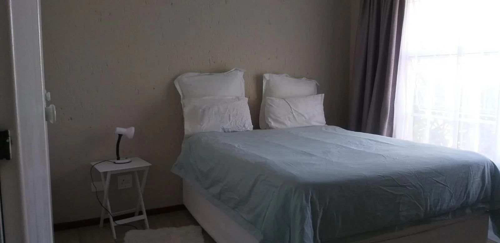 Spacious Two bedroom Apartment, Lock Up Garage