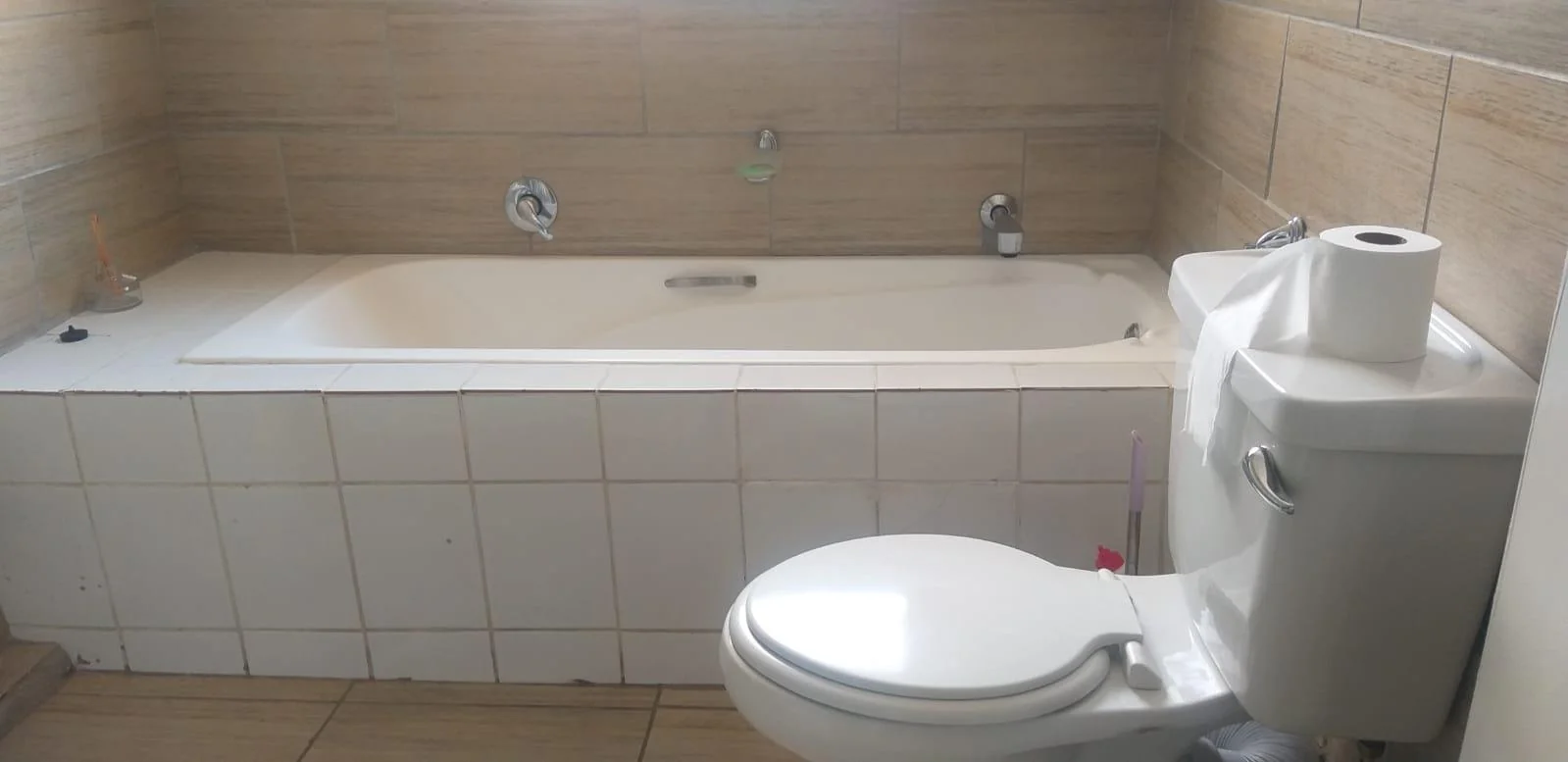 Spacious Two bedroom Apartment, Lock Up Garage