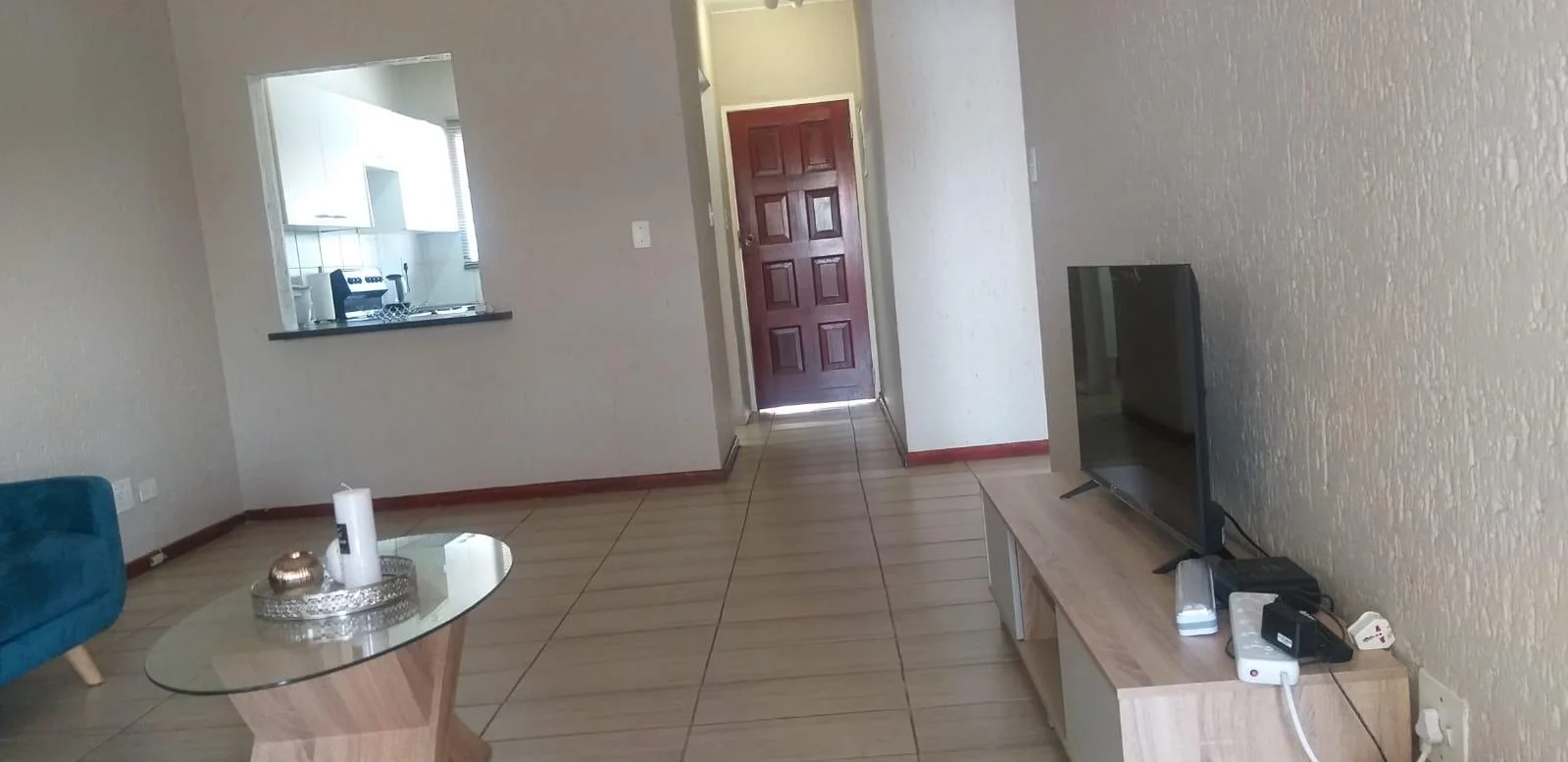 Spacious Two bedroom Apartment, Lock Up Garage