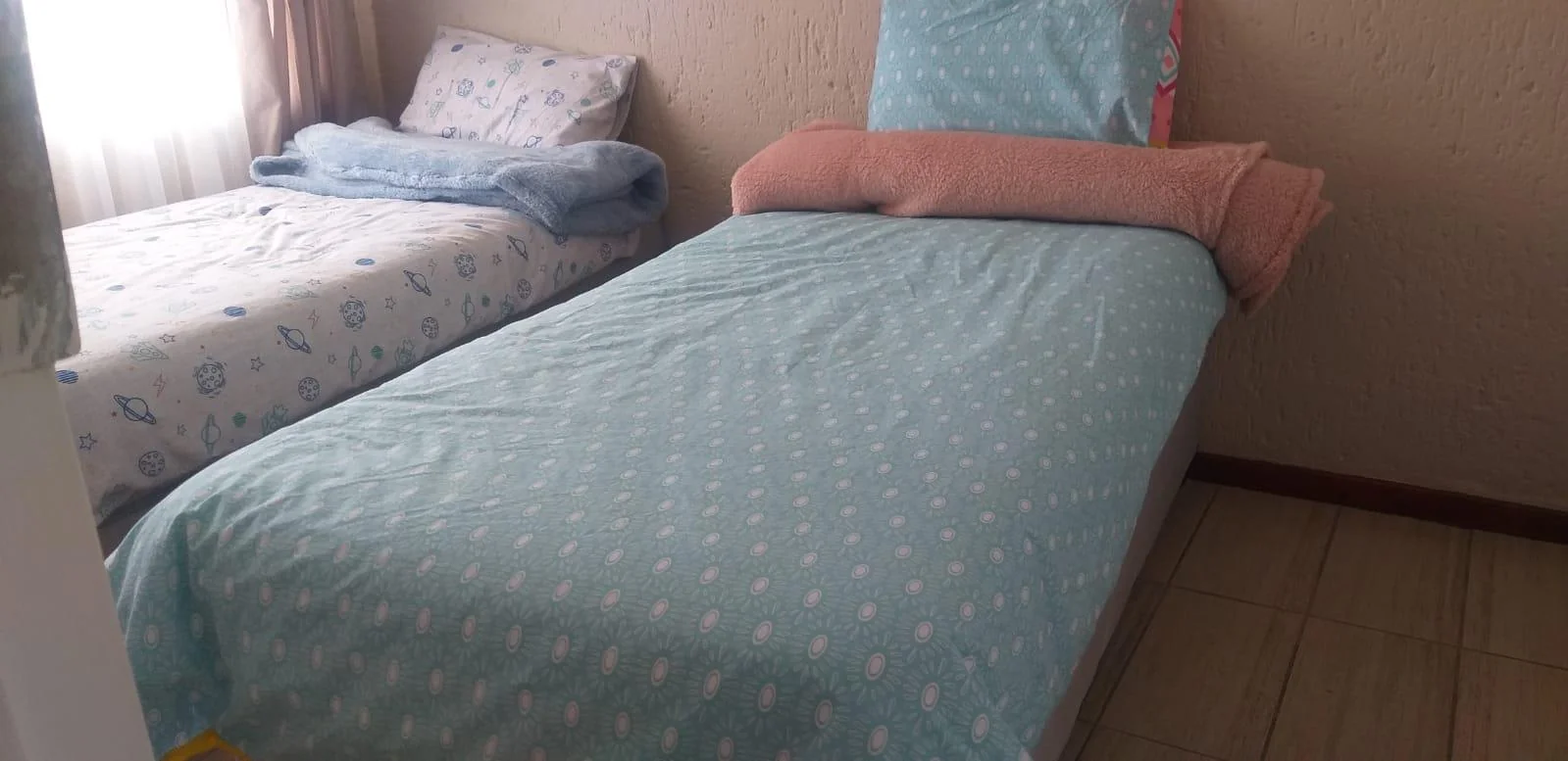 Spacious Two bedroom Apartment, Lock Up Garage