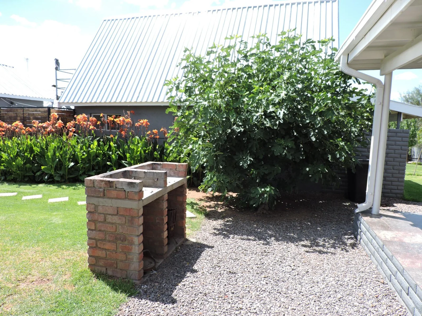 Fully Furnished 2 Bedroom House to Rent in Postmasburg