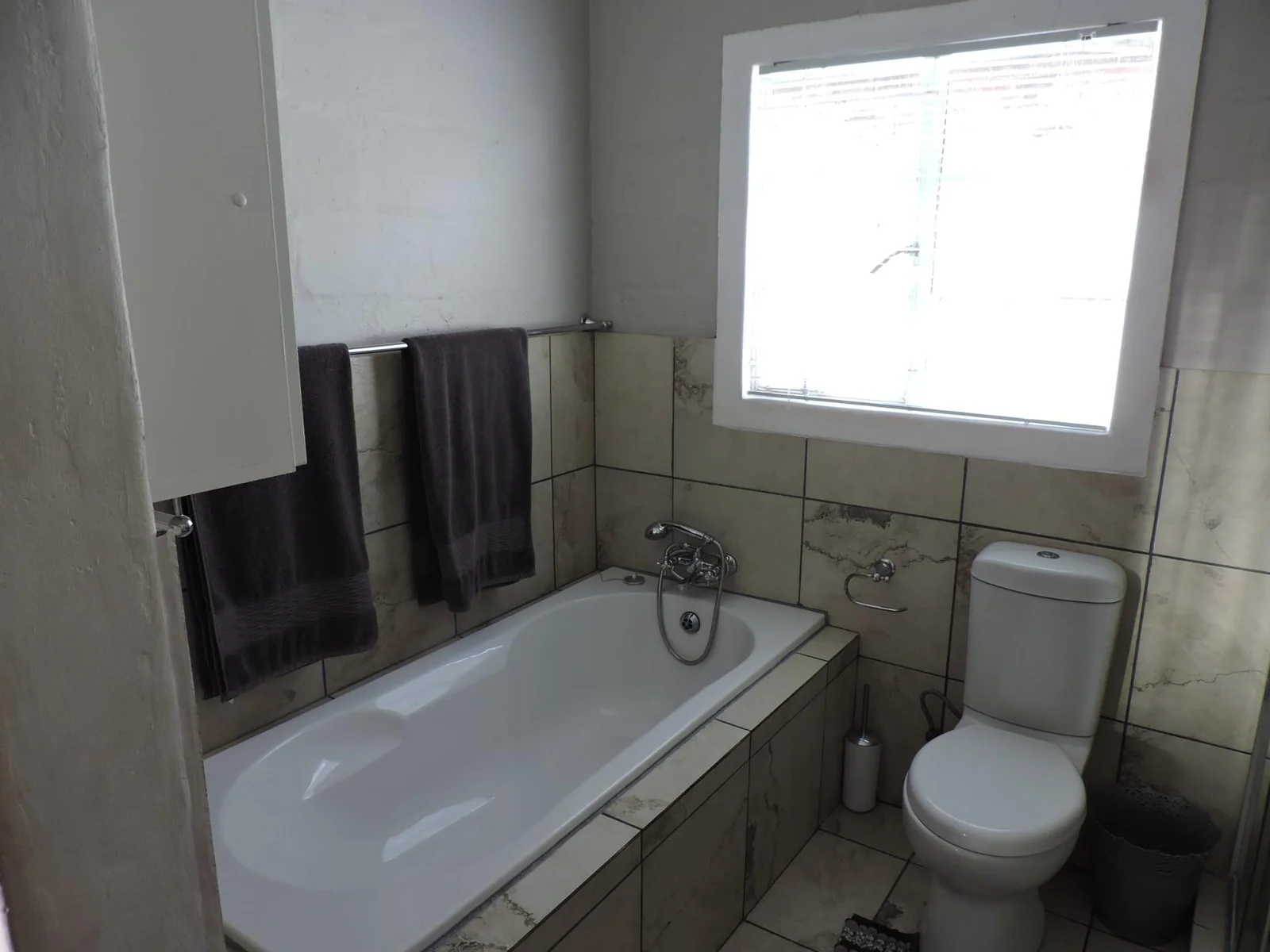 Fully Furnished 2 Bedroom House to Rent in Postmasburg