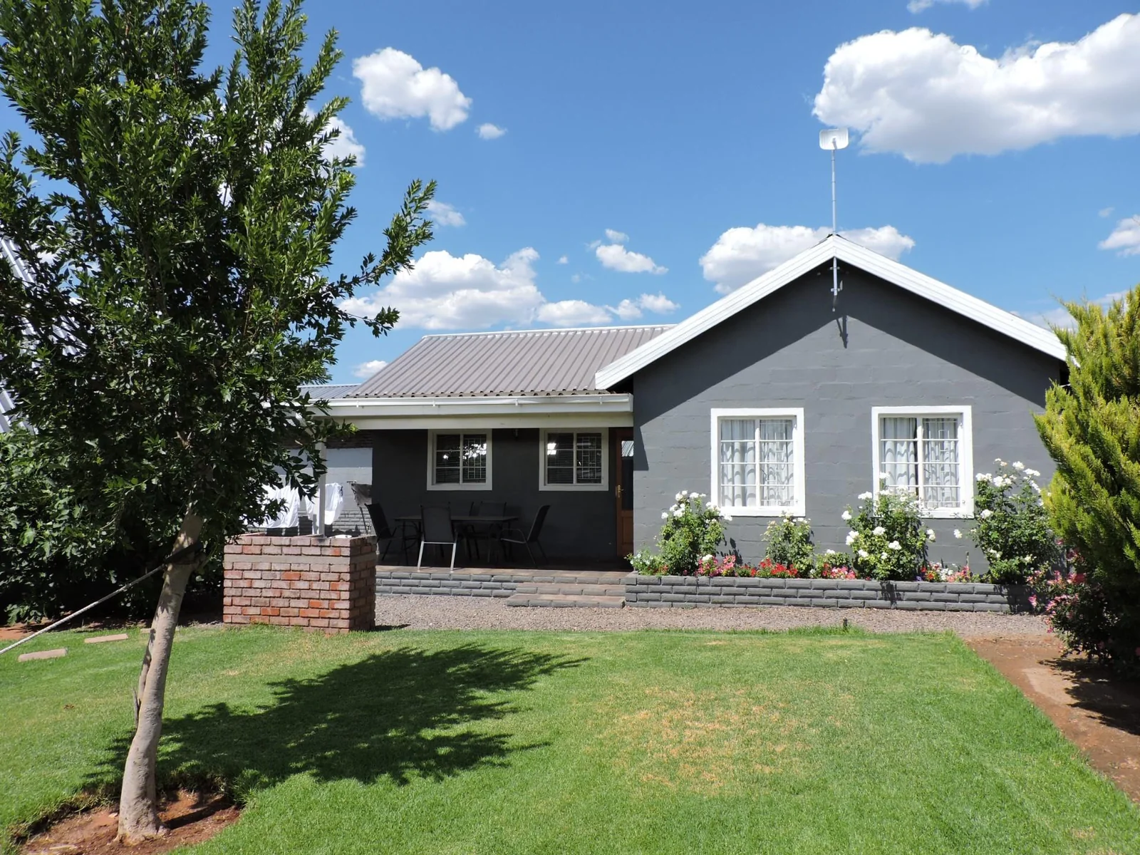 Fully Furnished 2 Bedroom House to Rent in Postmasburg