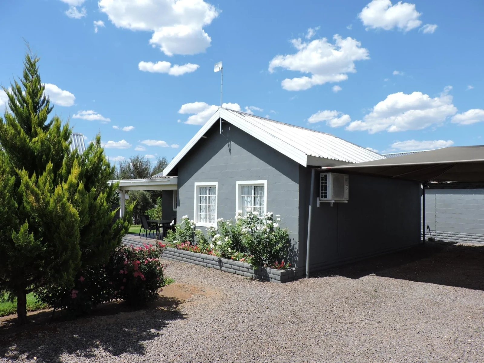 Fully Furnished 2 Bedroom House to Rent in Postmasburg