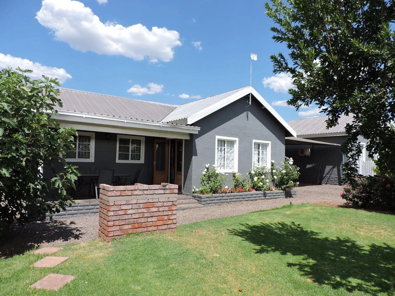 Fully Furnished 2 Bedroom House to Rent in Postmasburg