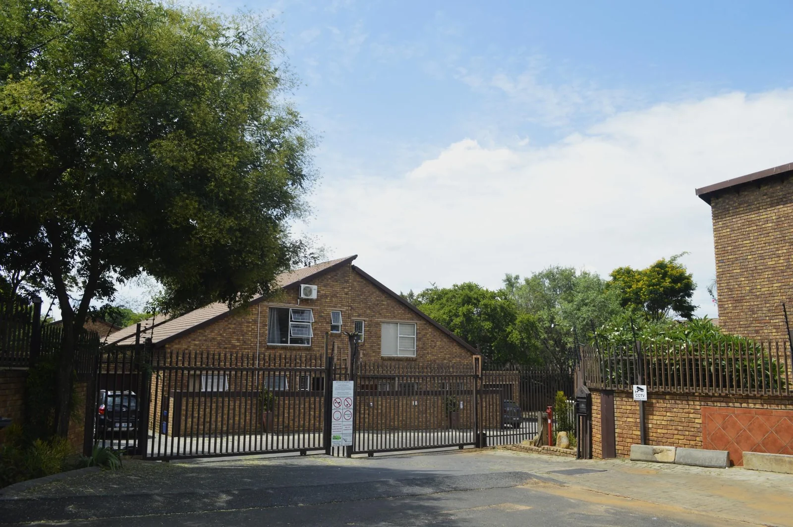 Lovely ground floor unit for sale in Wilgeheuwel