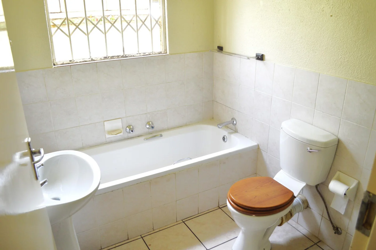 Lovely ground floor unit for sale in Wilgeheuwel