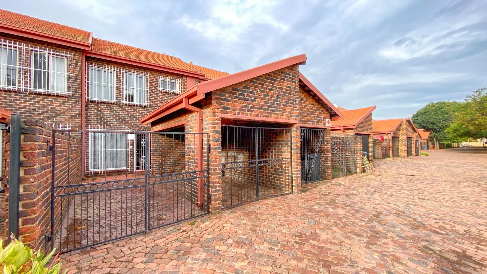 2 Bedroom Duplex to Let in Pierre van Ryneveld<br/>*Available 1 November 2026*