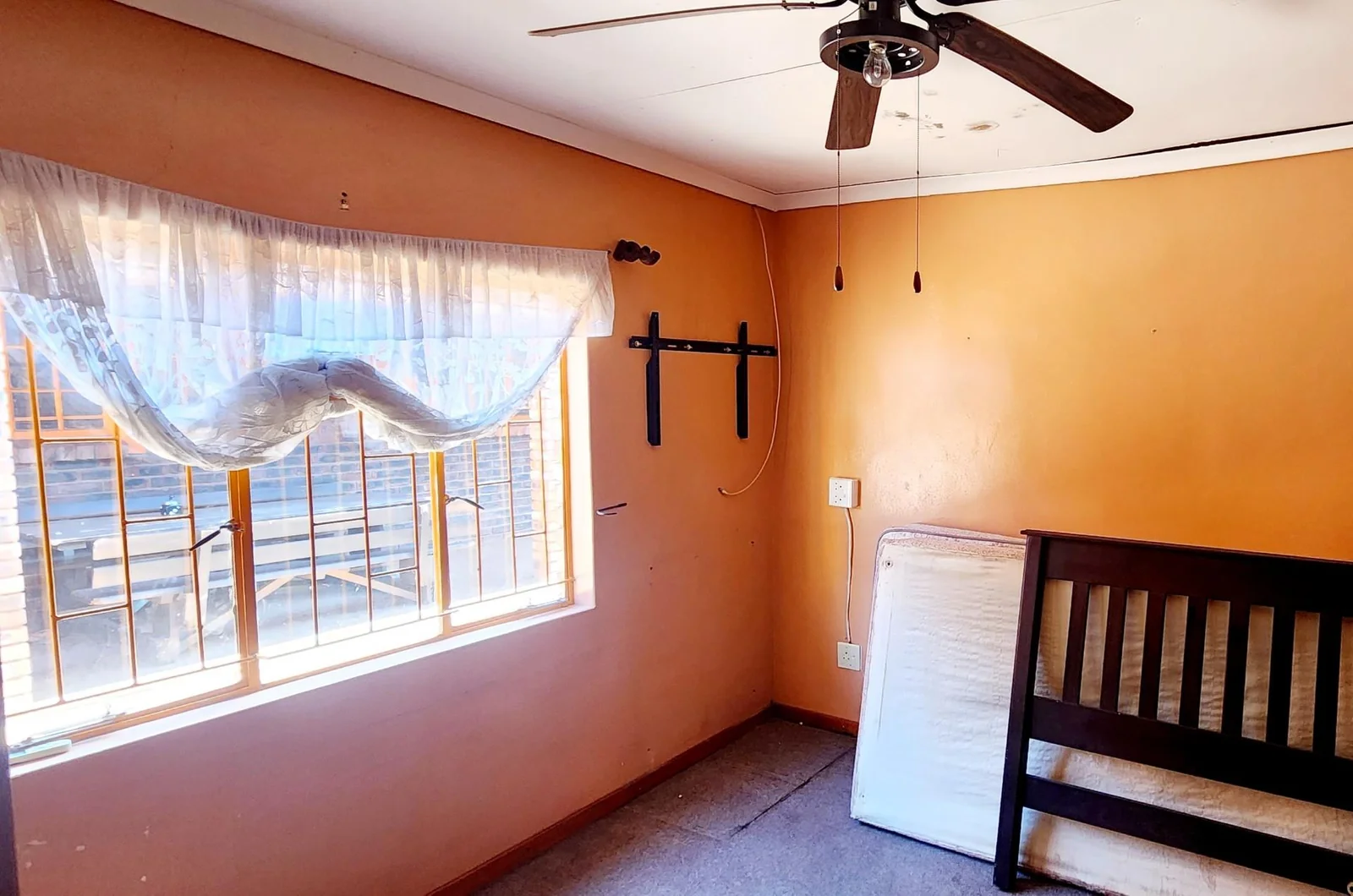 4 Bedroom House For sale with 2 Spacious Flats