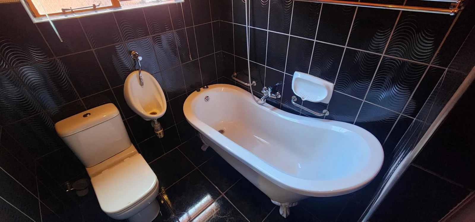 4 Bedroom House For sale with 2 Spacious Flats