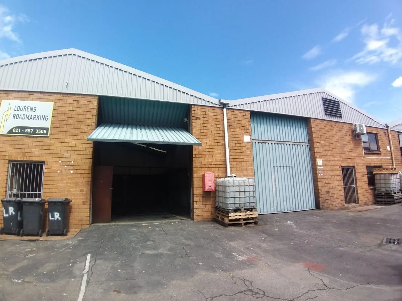 2 WAREHOUSES WITH OFFICES FOR SALE IN KILLARNEY GARDENS