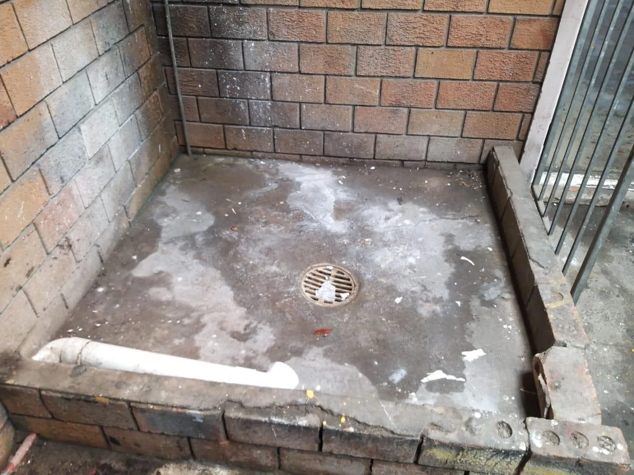 2 WAREHOUSES WITH OFFICES FOR SALE IN KILLARNEY GARDENS