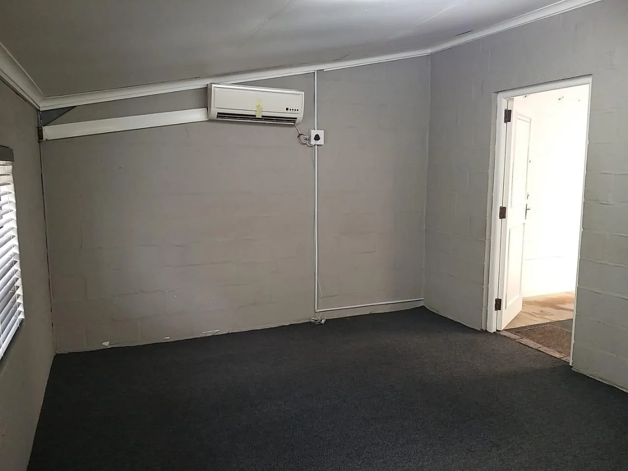 2 WAREHOUSES WITH OFFICES FOR SALE IN KILLARNEY GARDENS