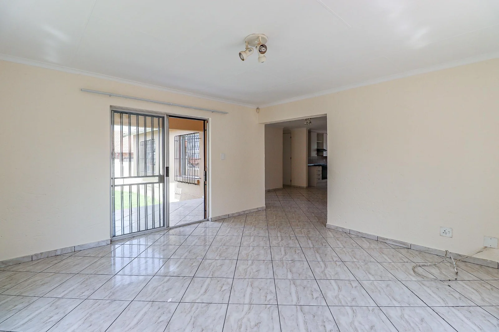 3 Beds, Two Baths Double Garage House for Sale