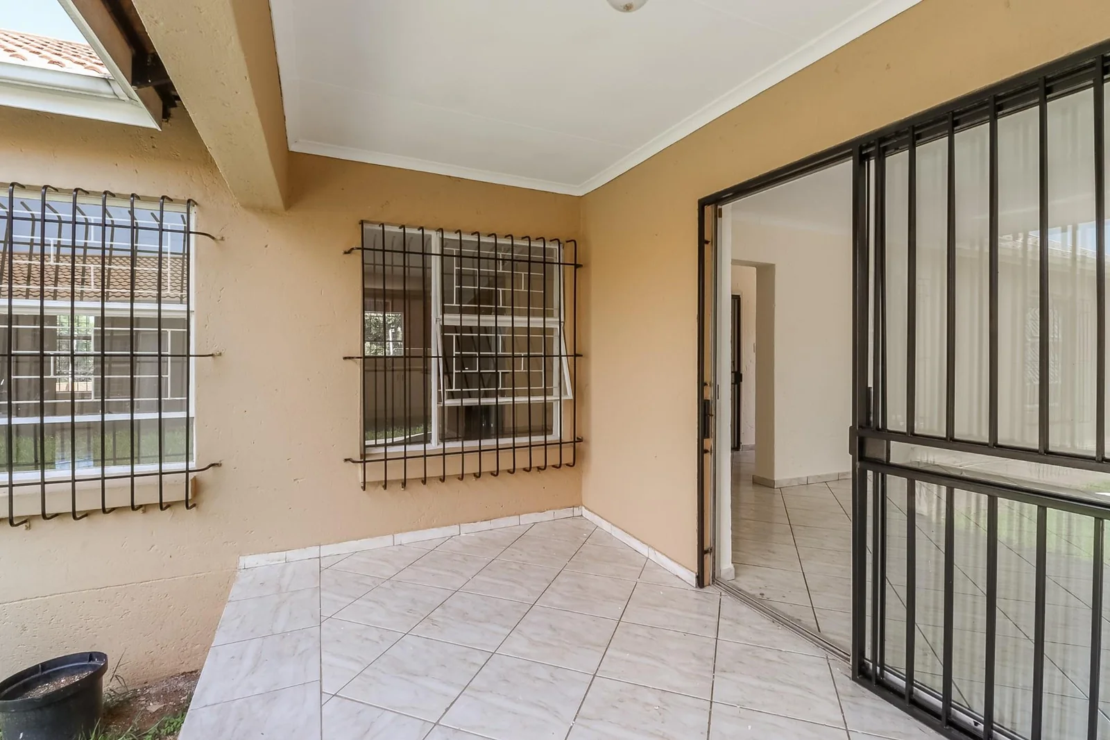 3 Beds, Two Baths Double Garage House for Sale