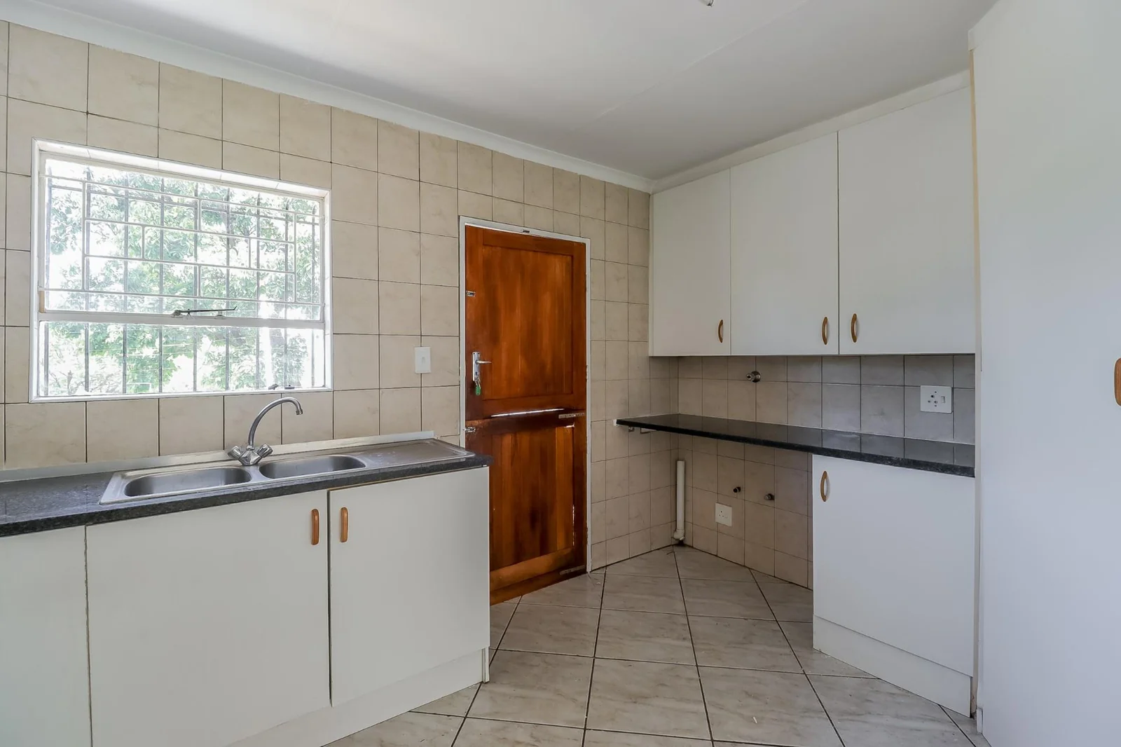 3 Beds, Two Baths Double Garage House for Sale