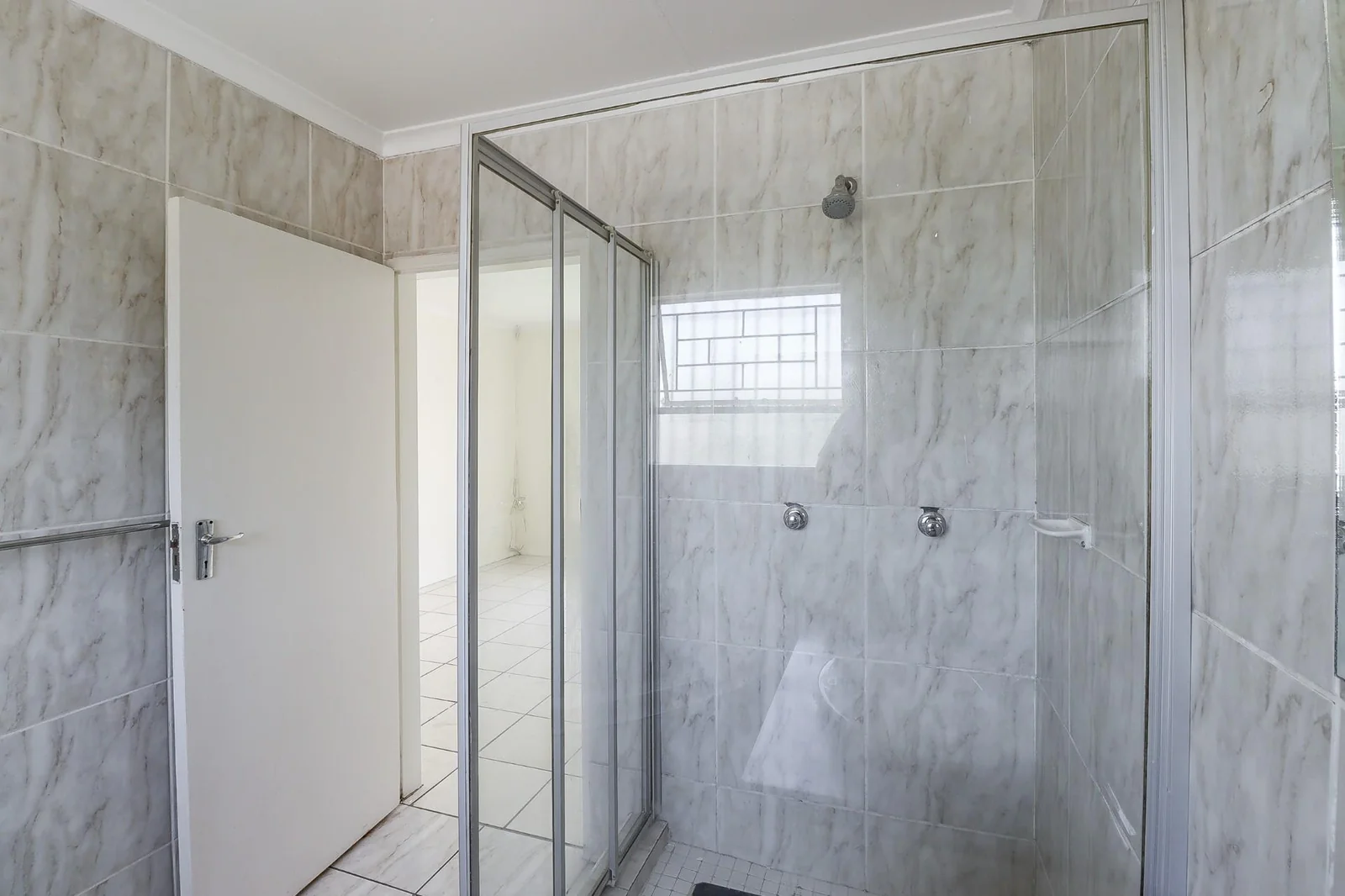 3 Beds, Two Baths Double Garage House for Sale