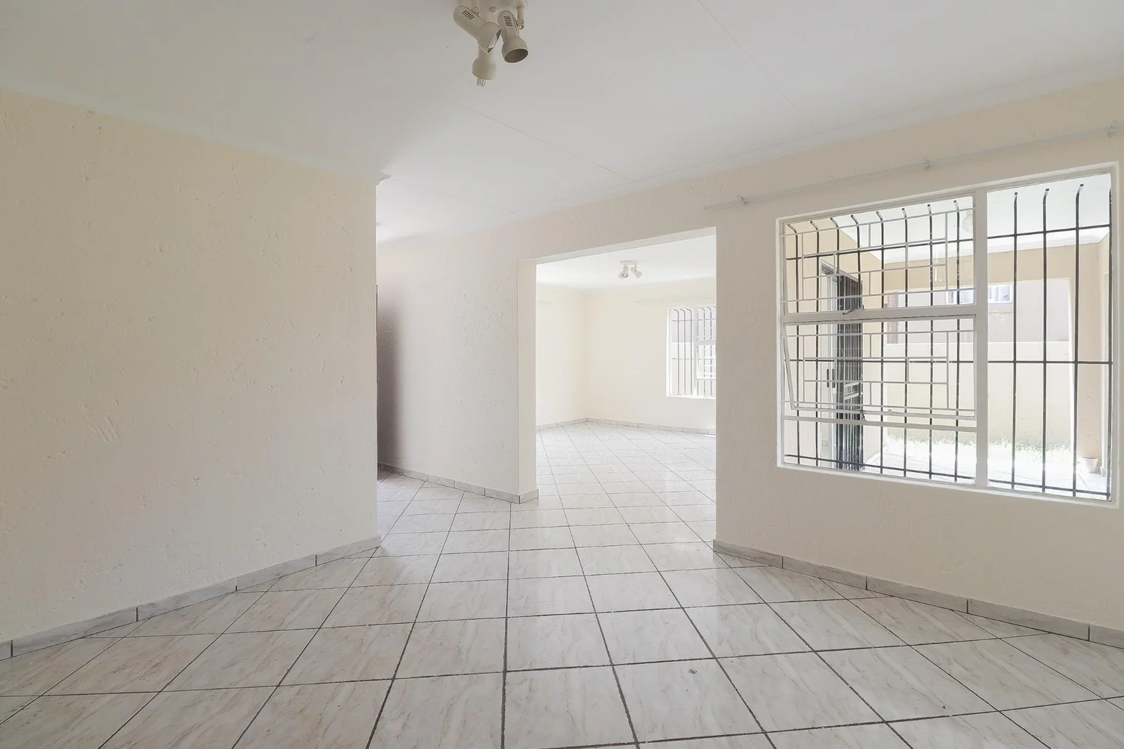 3 Beds, Two Baths Double Garage House for Sale