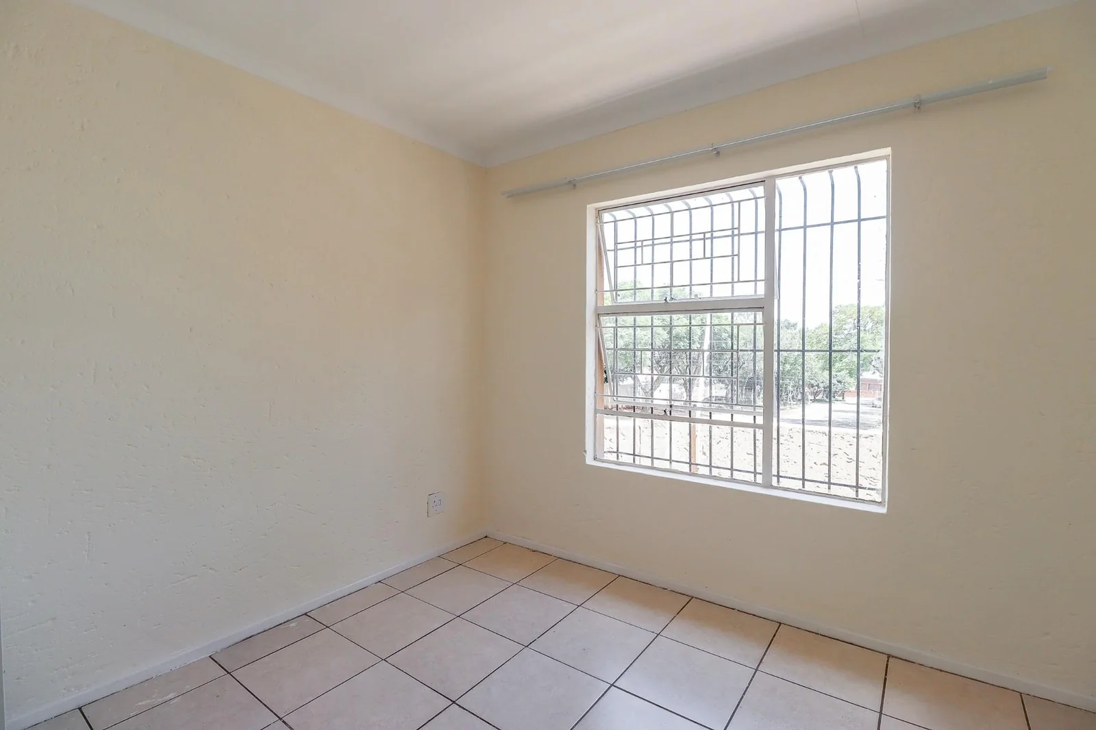 3 Beds, Two Baths Double Garage House for Sale