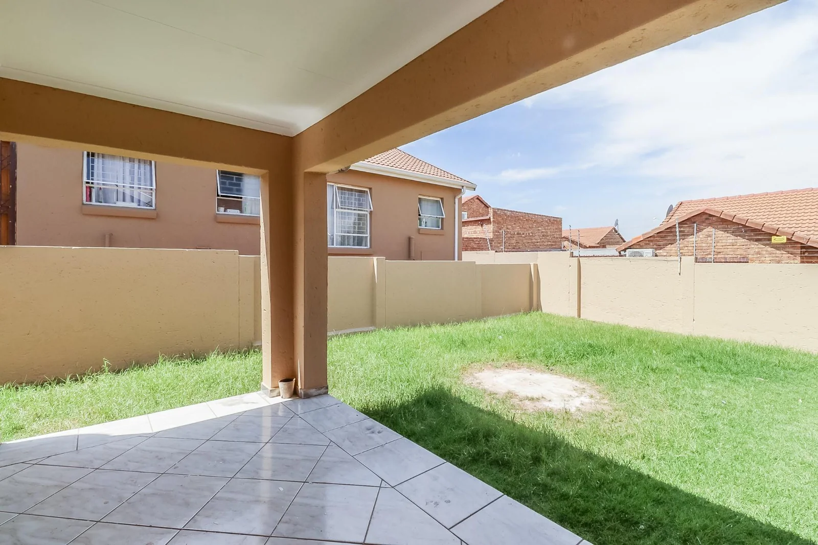 3 Beds, Two Baths Double Garage House for Sale