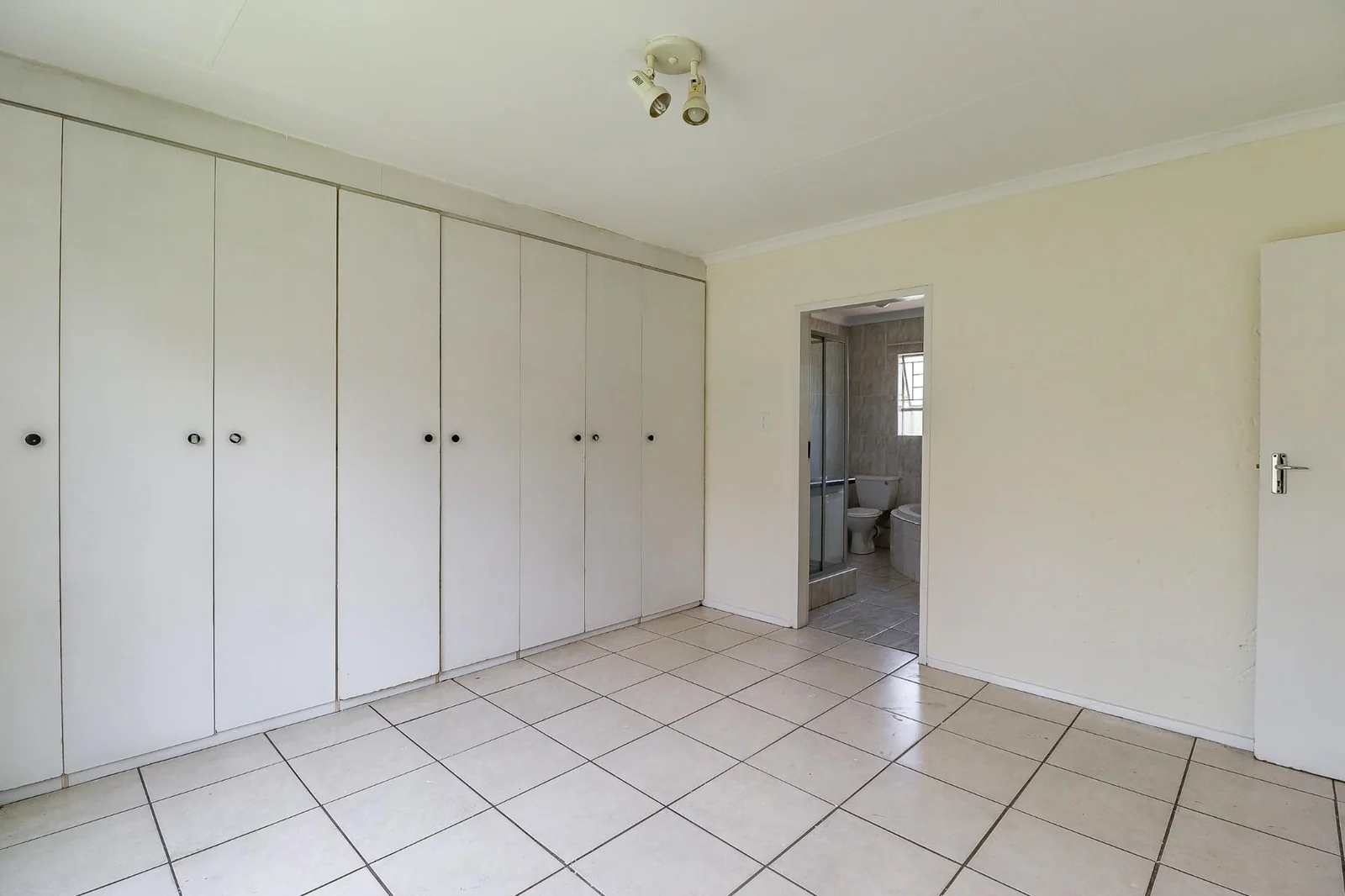 3 Beds, Two Baths Double Garage House for Sale