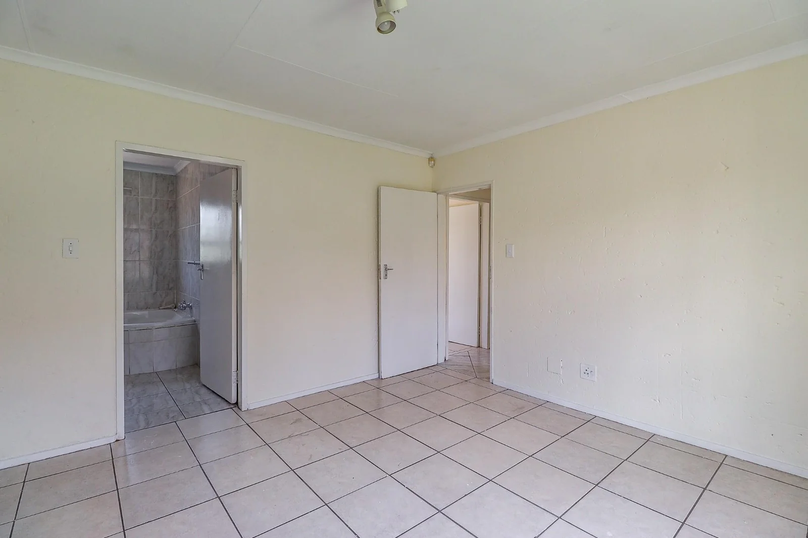 3 Beds, Two Baths Double Garage House for Sale