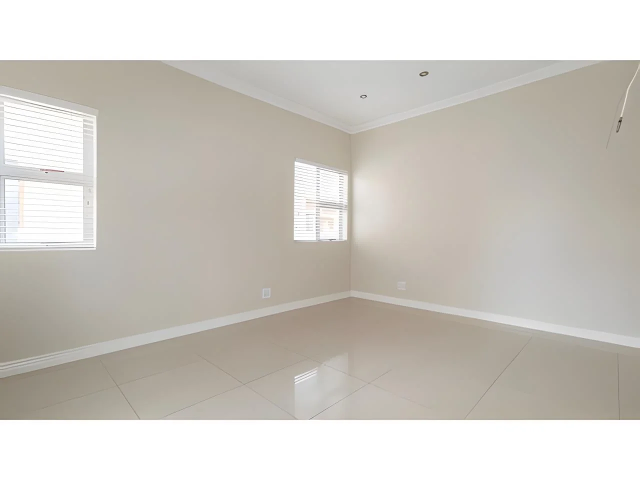 Luxurious 6 Bedroom Modern House in Midrand with Secure Living and Unmatched Convenience