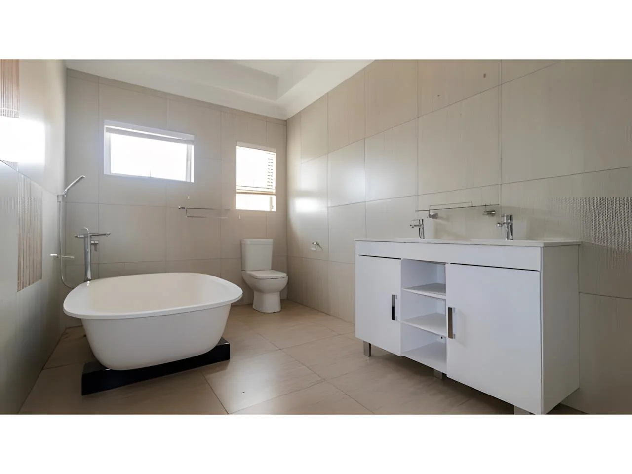 Luxurious 6 Bedroom Modern House in Midrand with Secure Living and Unmatched Convenience