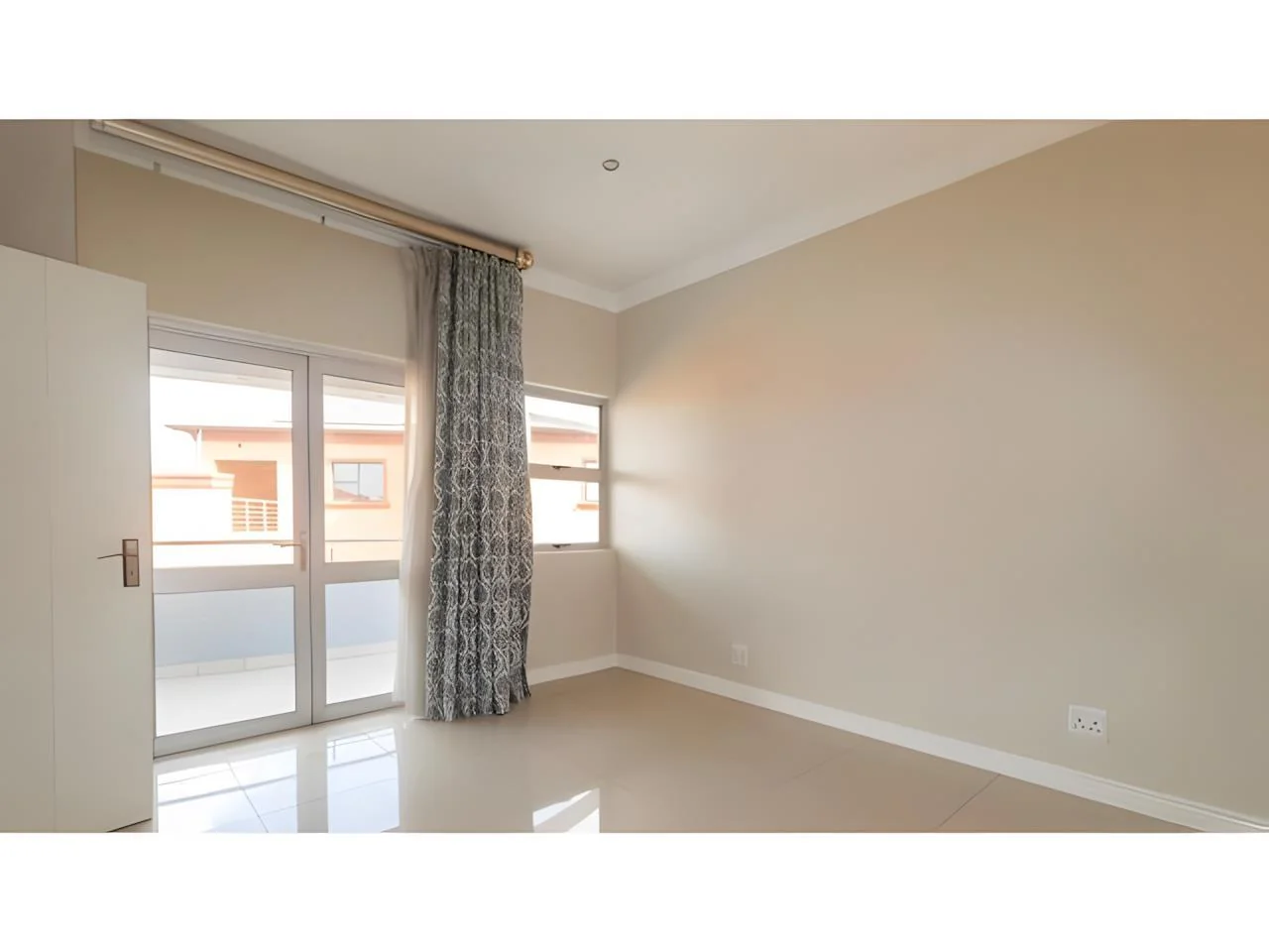 Luxurious 6 Bedroom Modern House in Midrand with Secure Living and Unmatched Convenience