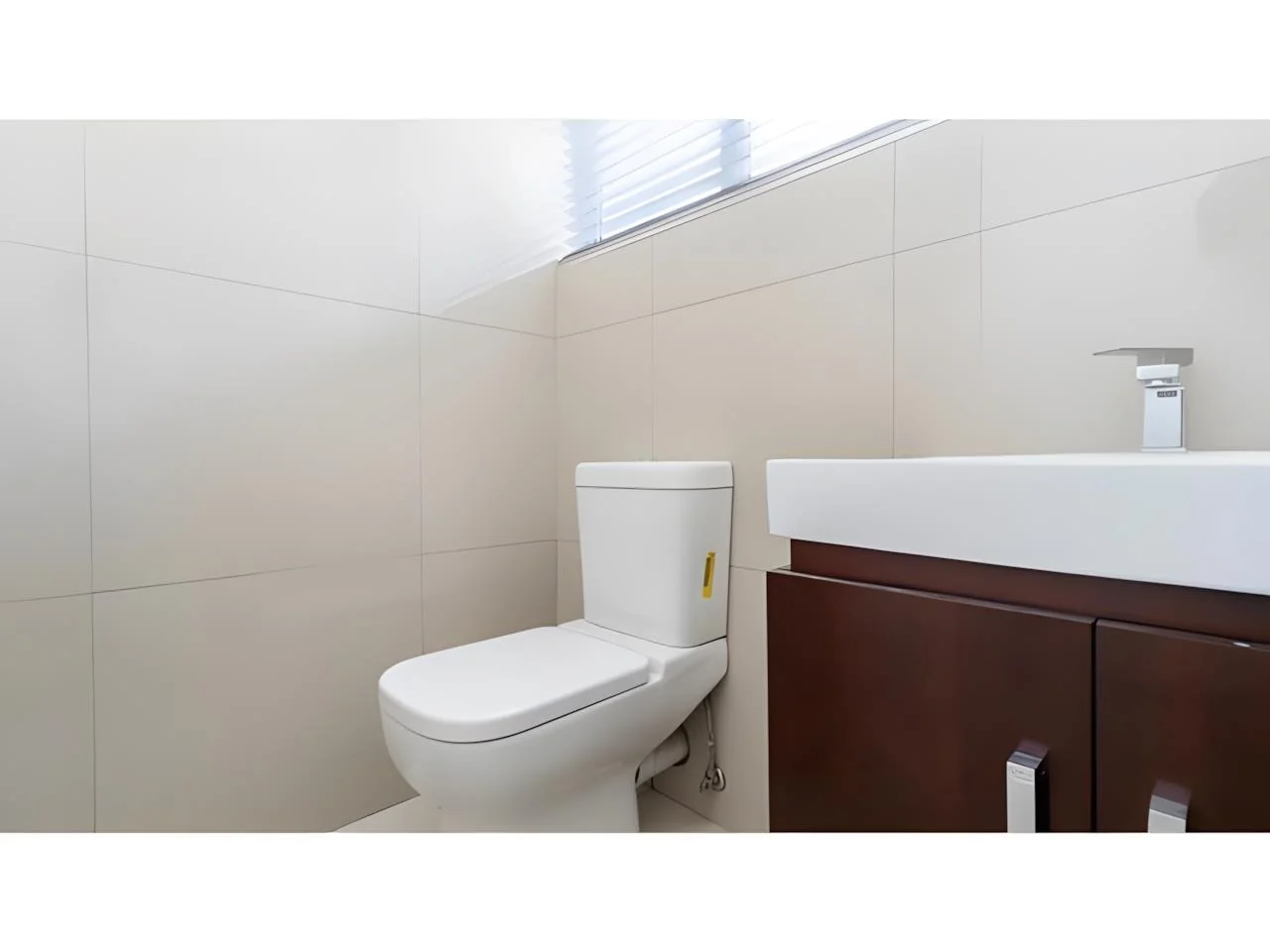 Luxurious 6 Bedroom Modern House in Midrand with Secure Living and Unmatched Convenience