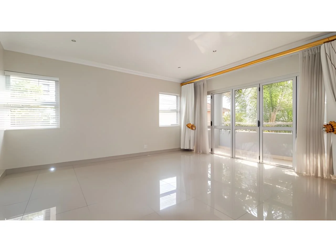 Luxurious 6 Bedroom Modern House in Midrand with Secure Living and Unmatched Convenience