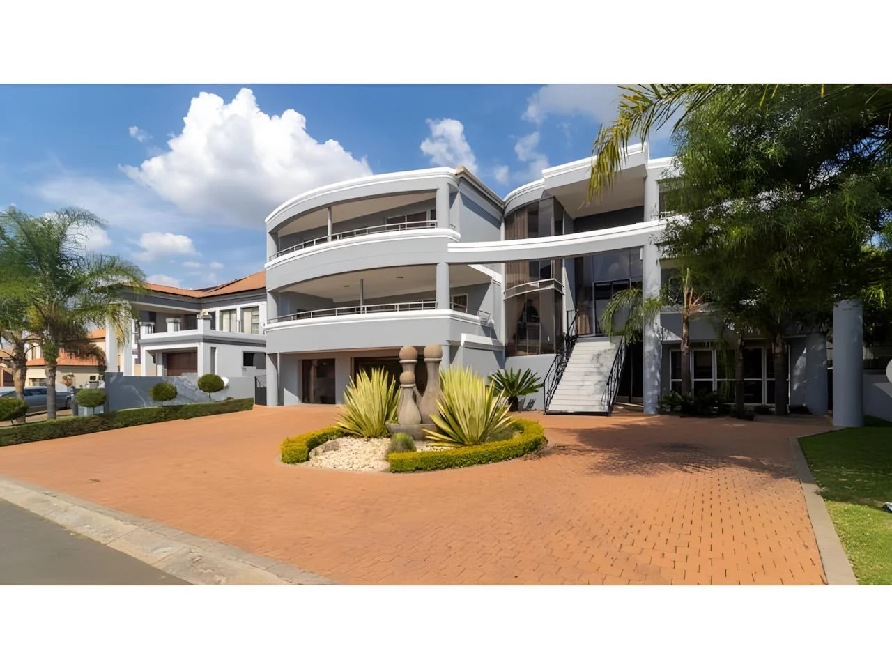 Luxurious 6 Bedroom Modern House in Midrand with Secure Living and Unmatched Convenience