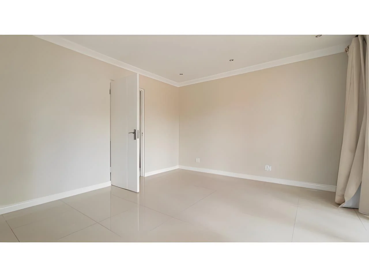 Luxurious 6 Bedroom Modern House in Midrand with Secure Living and Unmatched Convenience