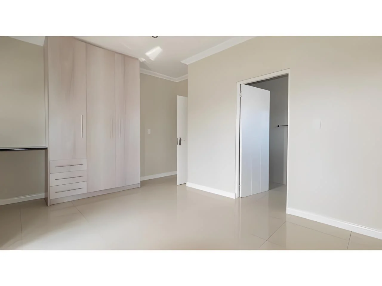 Luxurious 6 Bedroom Modern House in Midrand with Secure Living and Unmatched Convenience