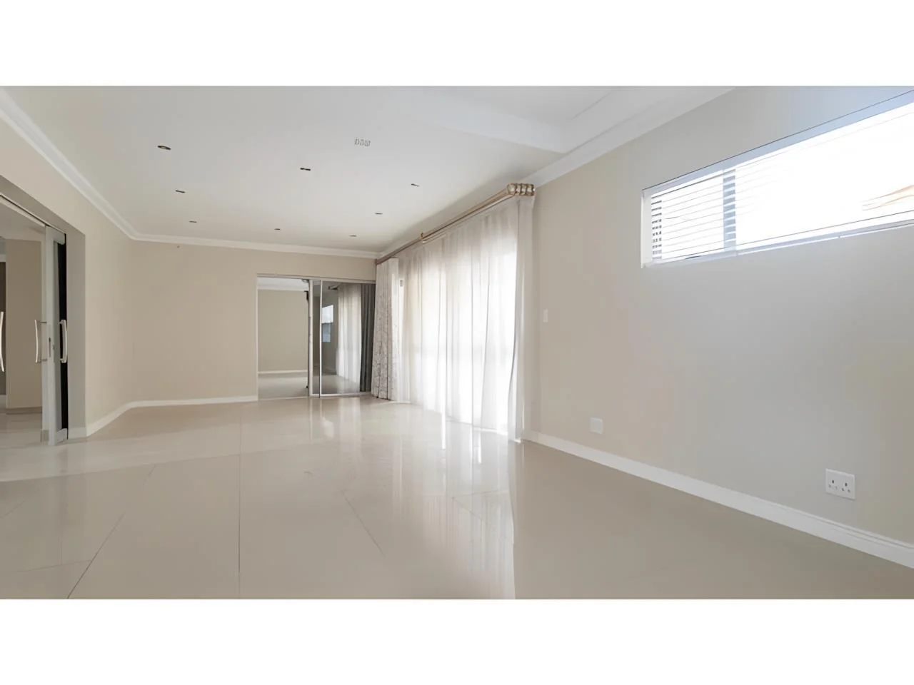 Luxurious 6 Bedroom Modern House in Midrand with Secure Living and Unmatched Convenience