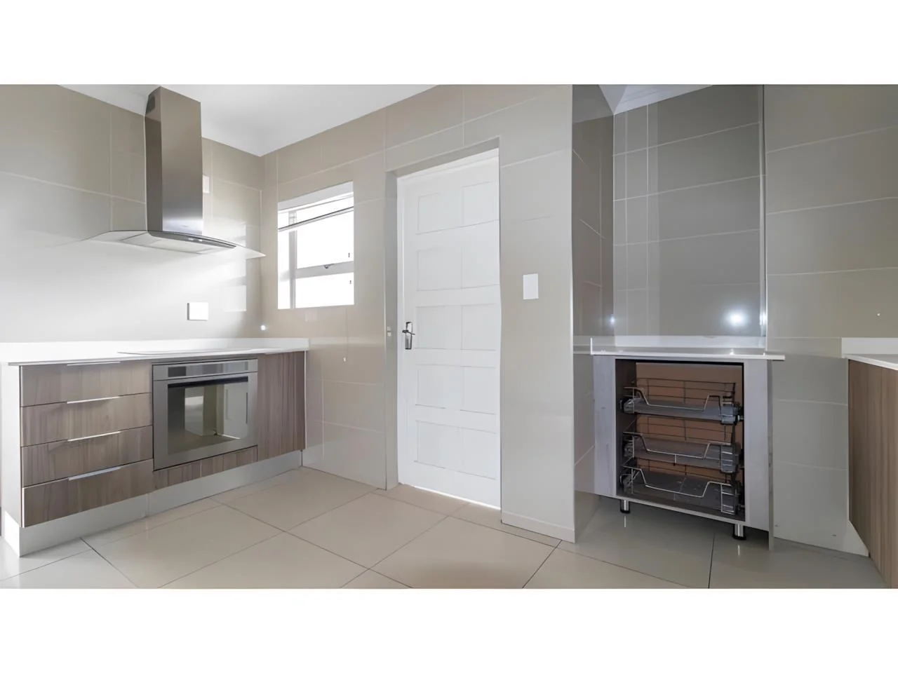 Luxurious 6 Bedroom Modern House in Midrand with Secure Living and Unmatched Convenience