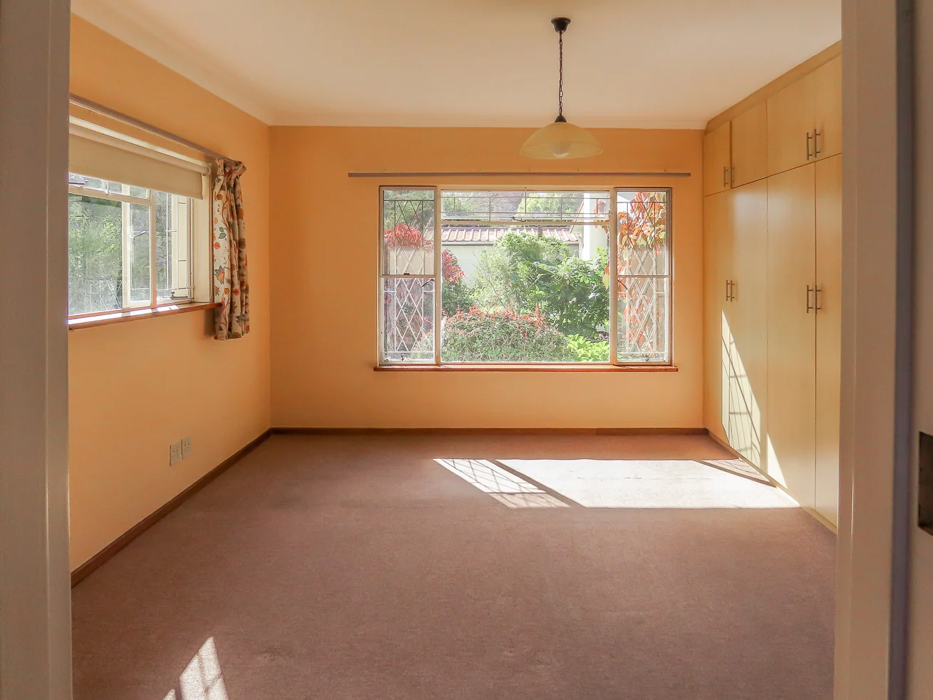 Spacious Family home in Onderpapegaaiberg