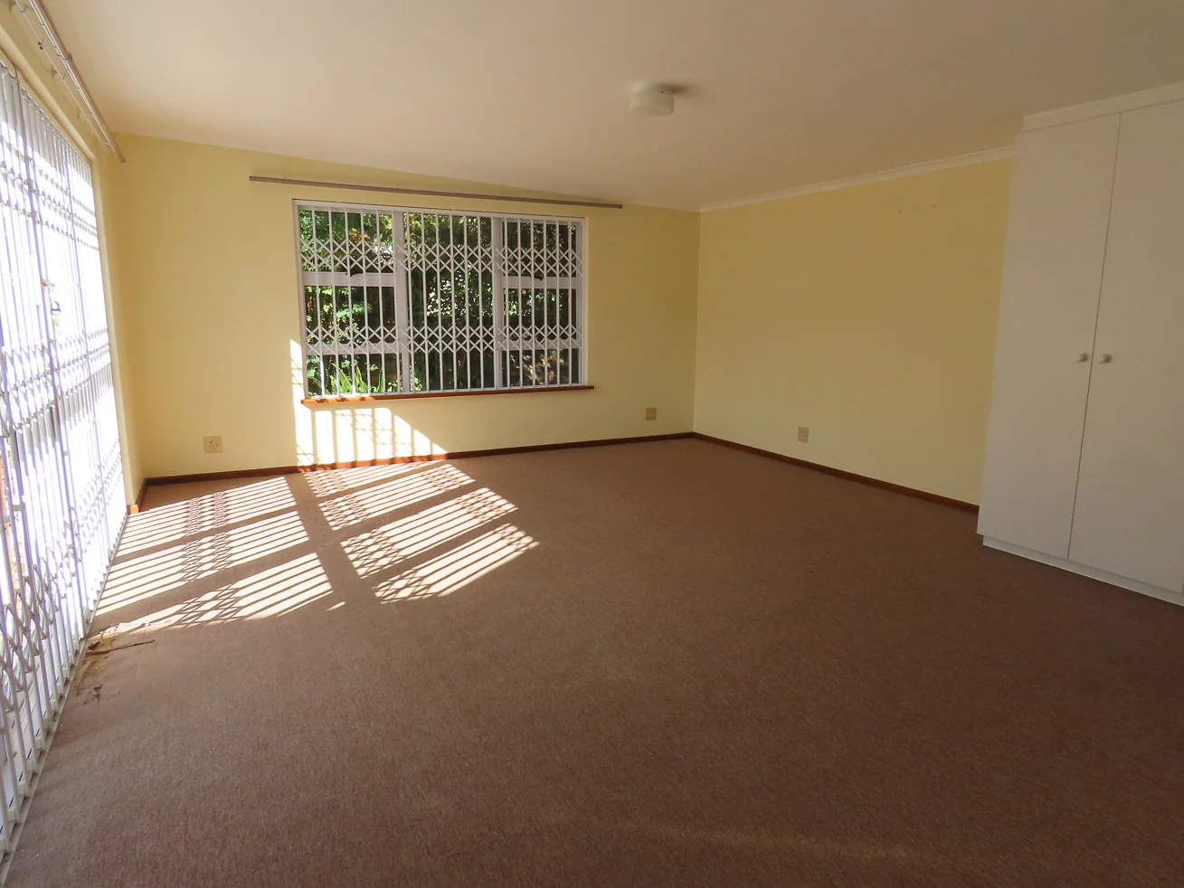 Spacious Family home in Onderpapegaaiberg