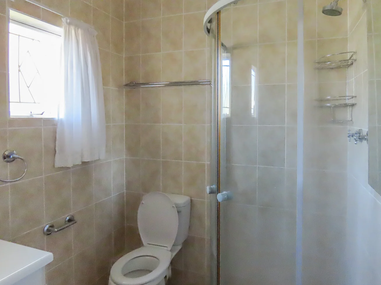 Spacious Family home in Onderpapegaaiberg