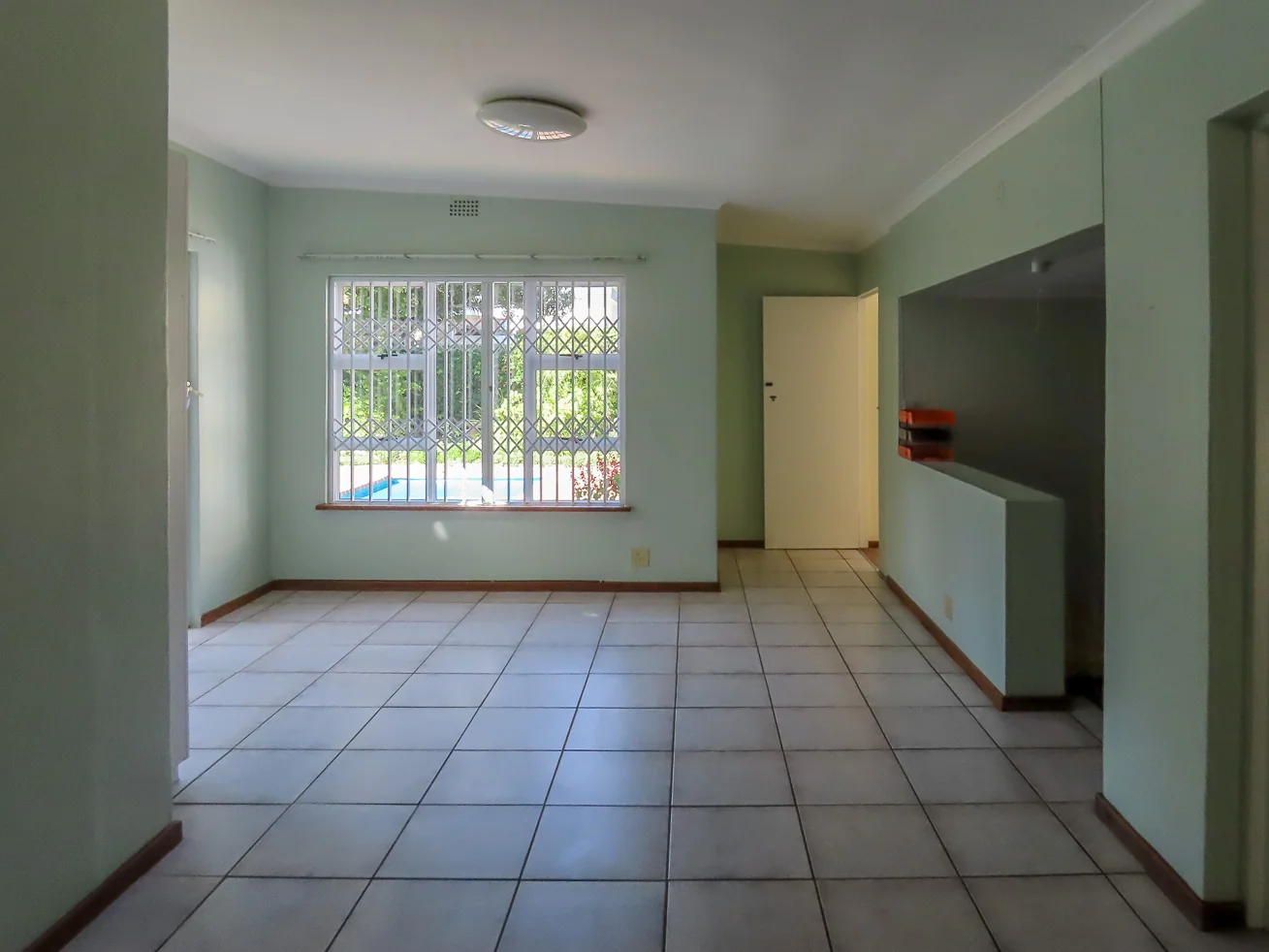 Spacious Family home in Onderpapegaaiberg