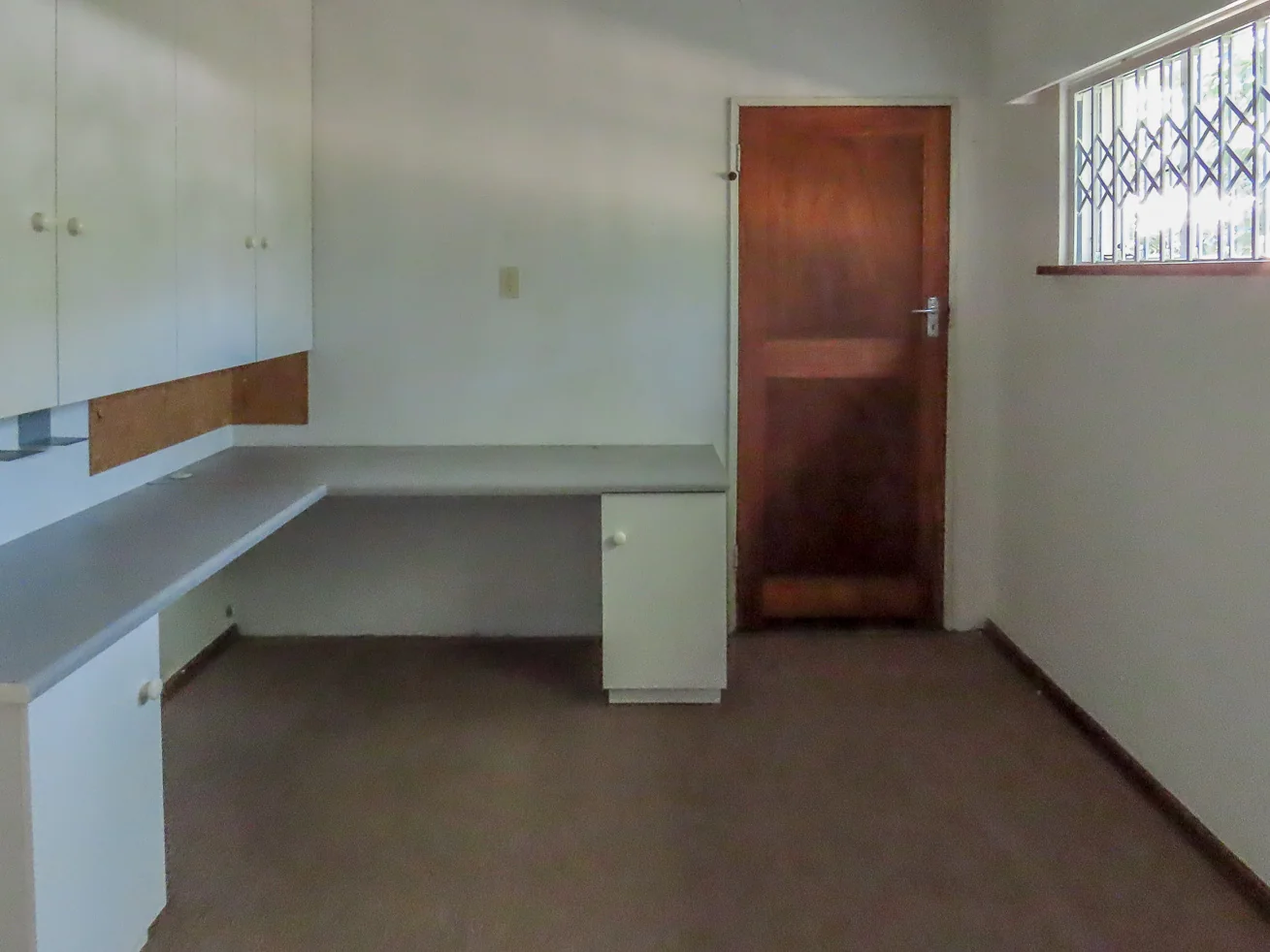 Spacious Family home in Onderpapegaaiberg