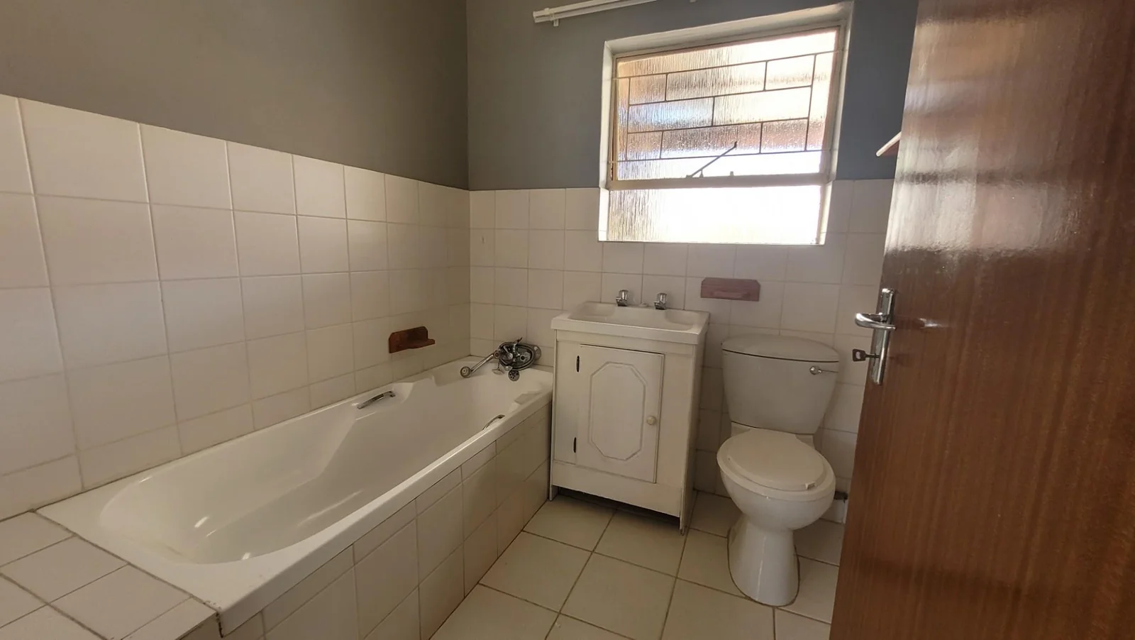 3 Bedroom home in quiet neighbourhood.